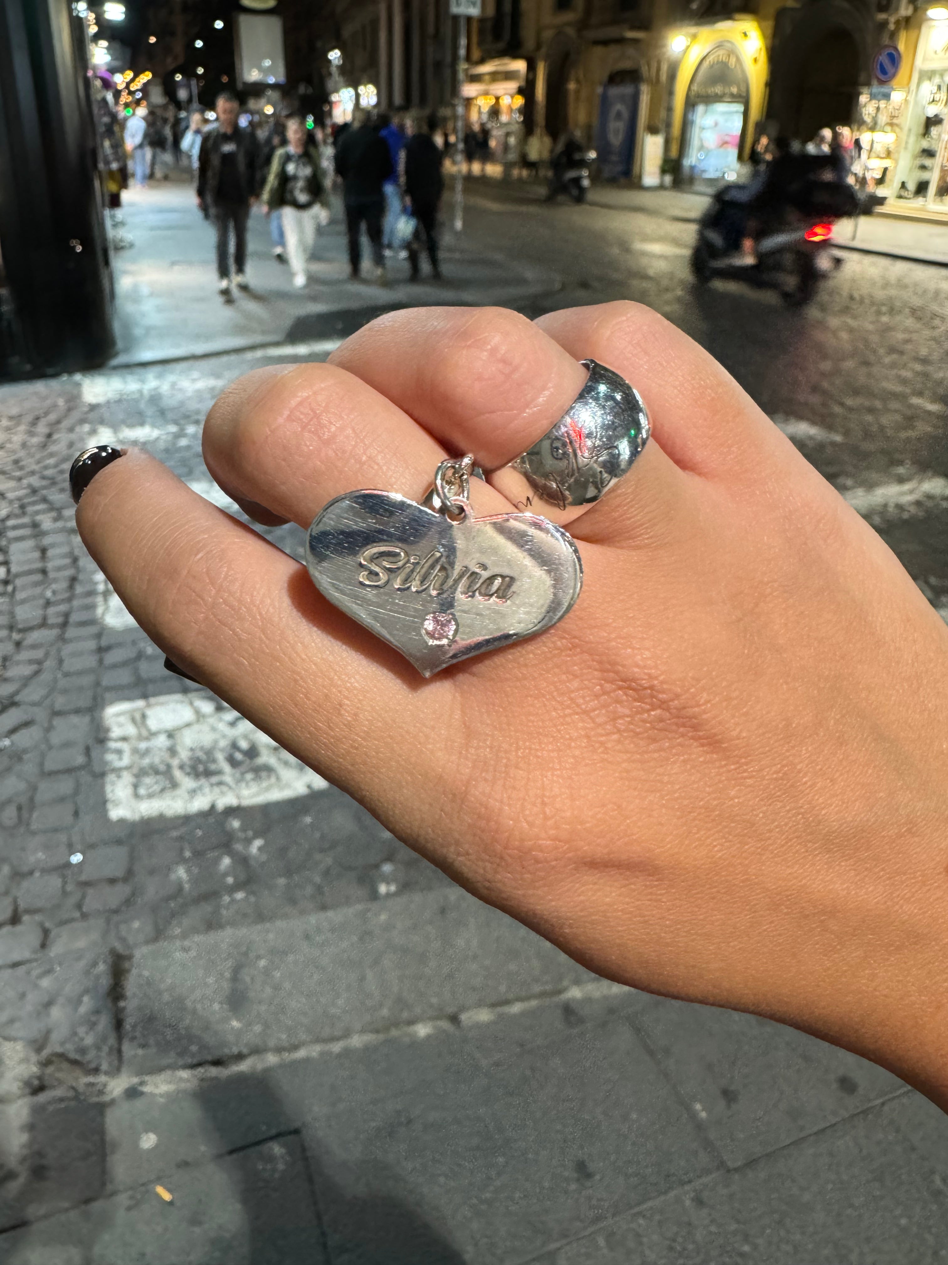 Anello nome e zircone